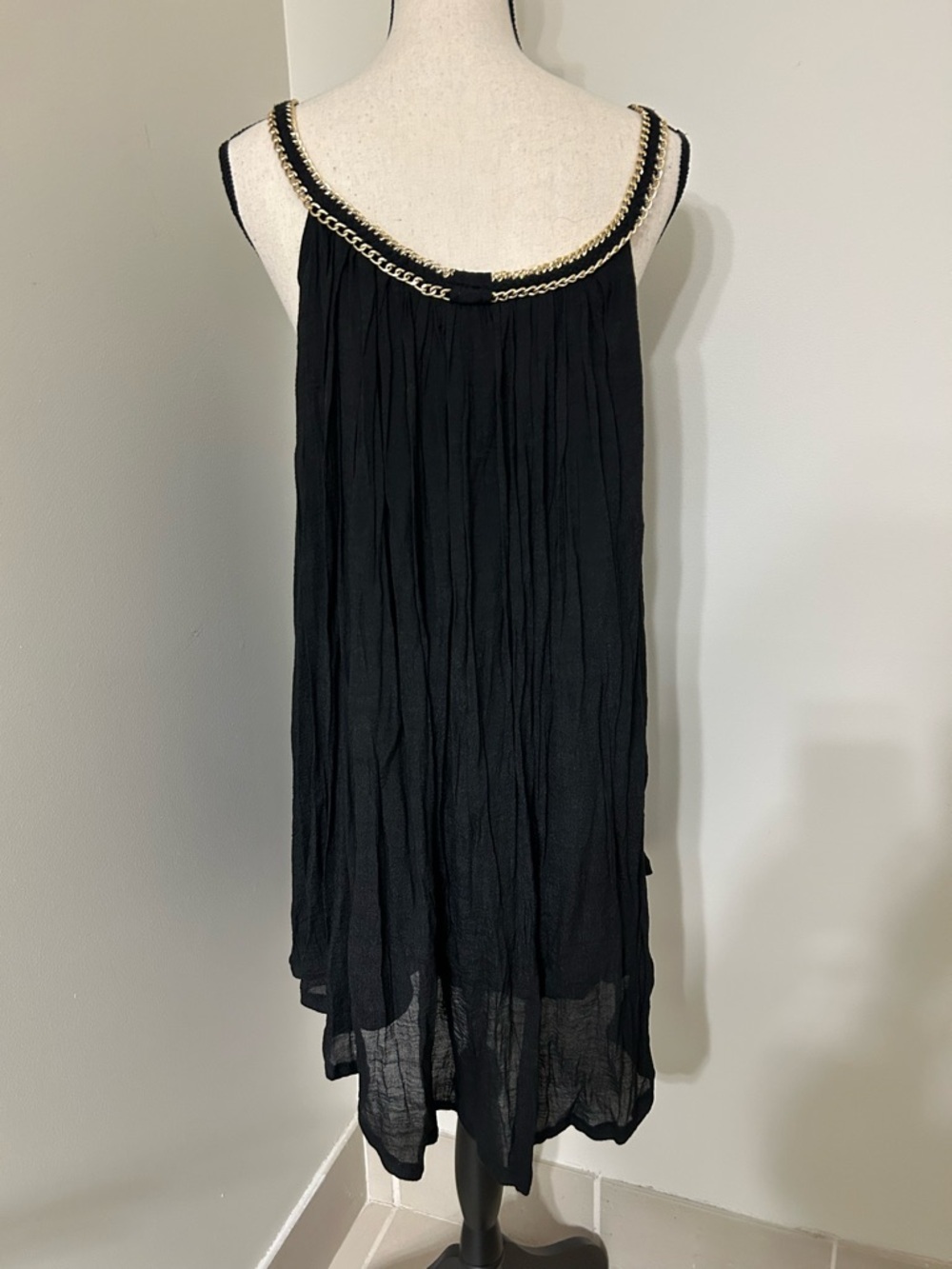 Summer Spaghetti Strap Flowy Pleated Dress/Coverup with Gold Chain Detail SZ L - Picture 2 of 3